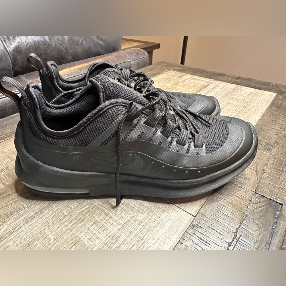 Nike Women’s Black Athletic Shoes 8.5